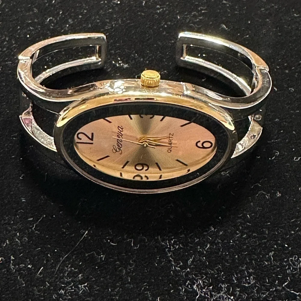 Vintage Women’s Quartz Fashion Watch